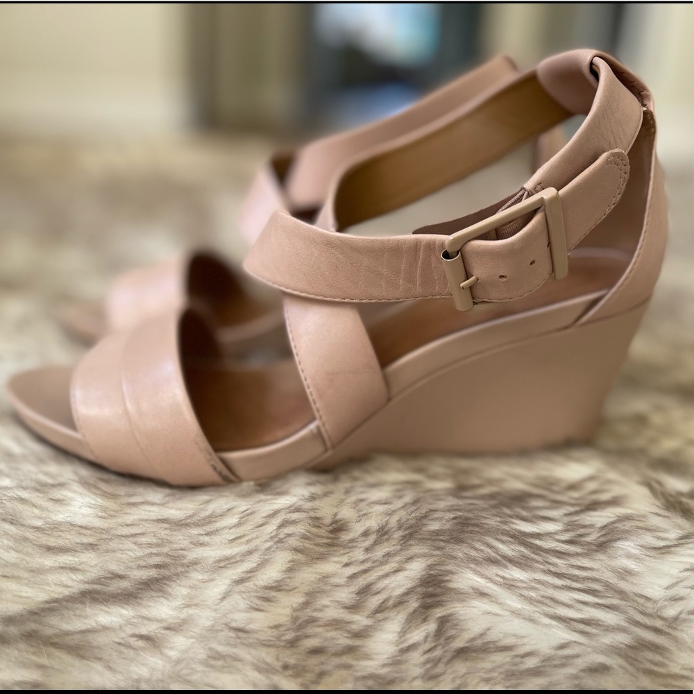 Blush pink leather wedges